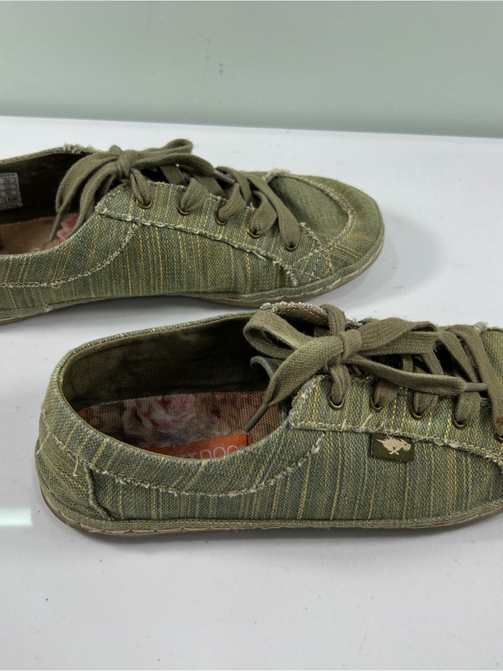 Rocket Dog Olive Green Canvas Women's Lace-Up Sneakers size 8